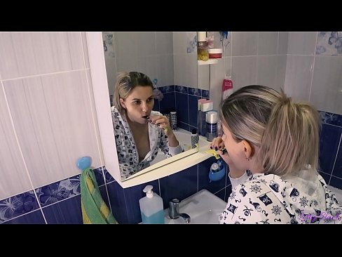 ❤️ Mae darnia gyda ifanc mewn pyjamas yn dod i ben cum llafar yn ass - letty du ❌ Fideo porn ar cy.sexera.ru ❤